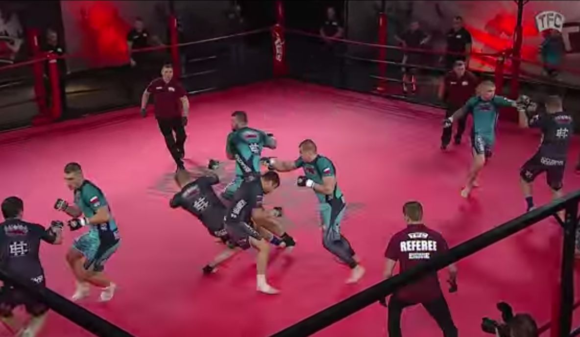 Bătaie pe echipe, până la capăt. Cel mai nou și mai violent sport șochează privitorii