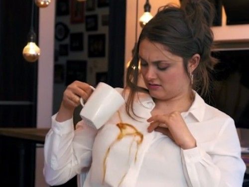 Cămaşa albă pe care e imposibil să o pătezi