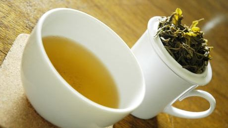 Vrei să te laşi de fumat? Uite ce ceaiuri să bei