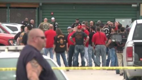 Schimburi de focuri în SUA: 9 morţi şi zeci de răniţi după o răfuială între motociclişti