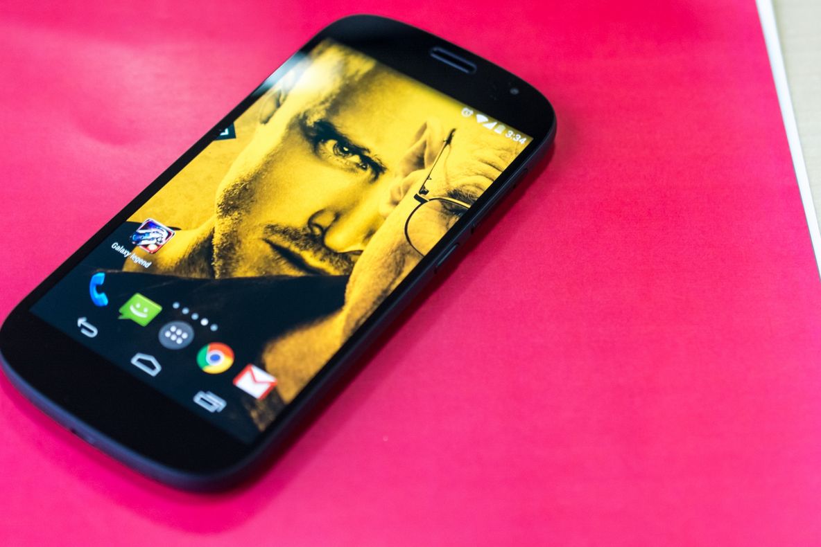 Cu aceste telefoane vor rușii să ne cucerească! Iată ce le-a dat prin cap!