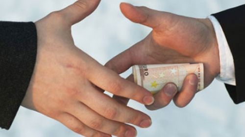 Cadru didactic de la Universitatea de Vest, prins în flagrant. Câţi bani cerea studenţilor 