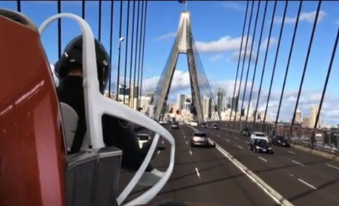 Prima "mașină zburătoare" va fi comercializată în 2016