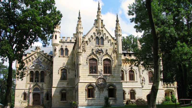 Vacanţă la castel. Cât costă o noapte de cazare în cele mai frumoase reşedinţe princiare din România