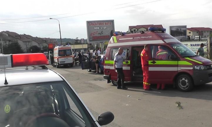 Accident grav în Capitală. Două persoane, transportate la spital 