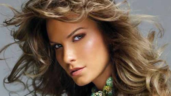 Scandal între Anna Lesko şi un milionar. Ce sumă colosală îi cere cântăreţei