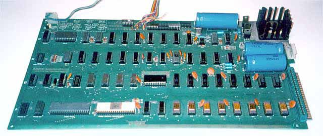 A aruncat la gunoi un calculator vechi, fără să ştie că valorează o avere. Acum e căutată