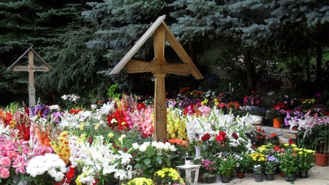 Bărbatul care a profanat mormântul lui Arsenie Boca a fost reținut 