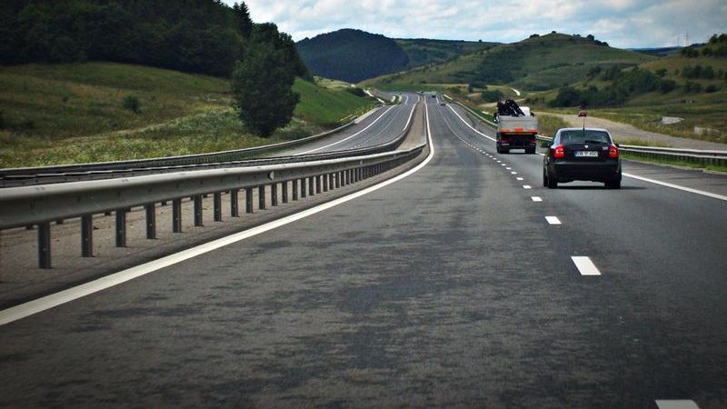 Ponta renunţă la perioada de recuperare şi inaugurează autostrada care leagă România de Ungaria