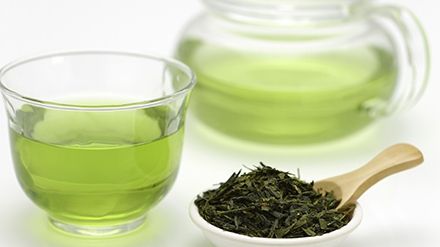 Cele mai bune 5 rețete de băuturi cu ceai verde pentru slăbit