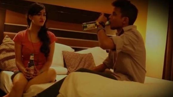 A îmbătat-o şi a aşteptat să adoarmă. N-o să-ţi vină să crezi ce a făcut bărbatul