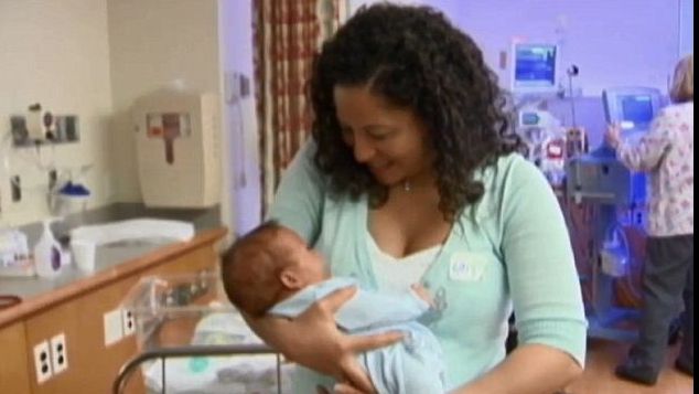 Senzaţional! Copil născut din ţesut ovarian prelevat în timpul copilăriei mamei sale