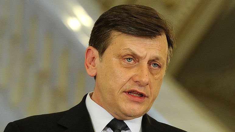Antonescu: Am vorbit cu Ponta. Avem beteșuguri fizice temporare, el la genunchi, la mine în cot