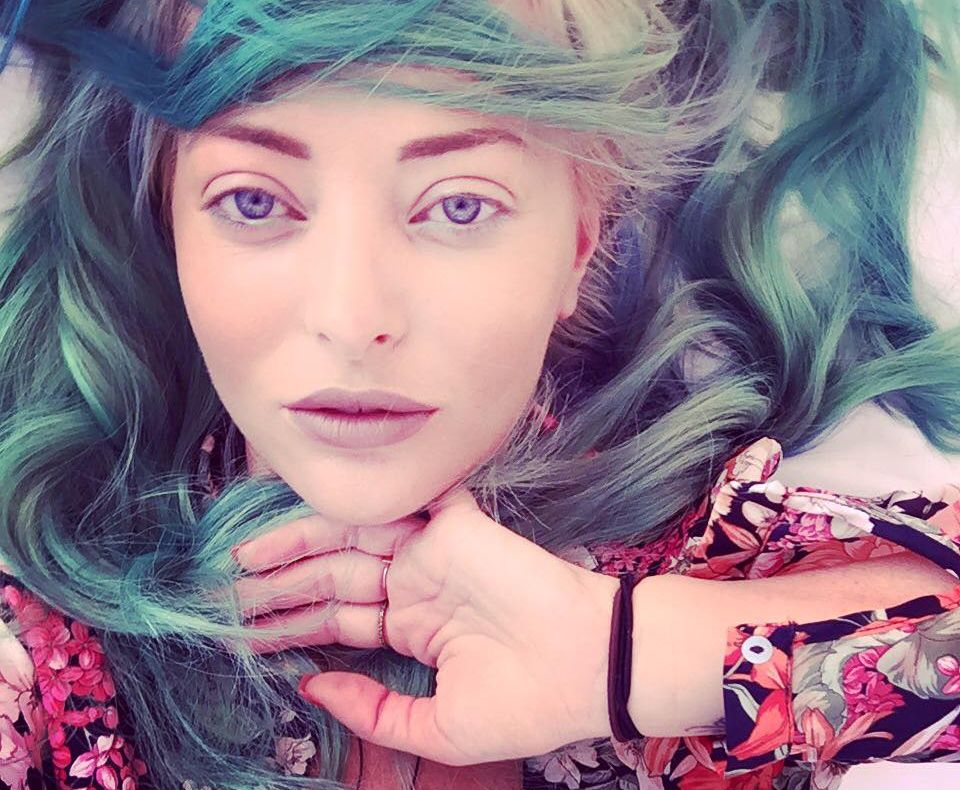 Delia nu are pic de celulită! Cum arată artista în costum de baie