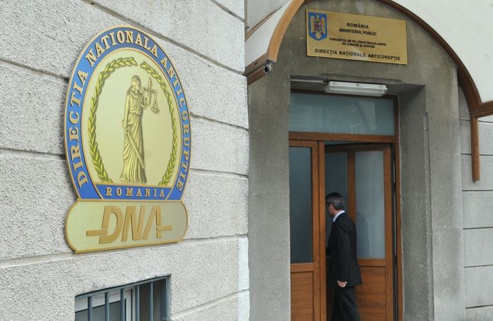 Consilierul personal al lui Sorin Oprescu, reținut de DNA, pentru luare de mită