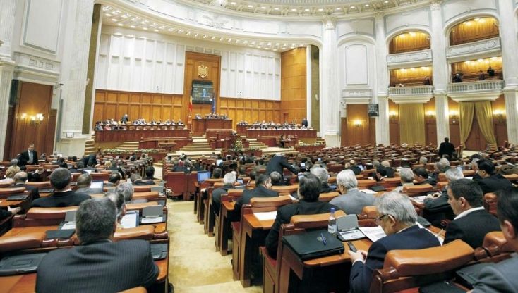 Legea alegerilor parlamentare a fost adoptată. Un amendament al PNL a fost, însă, respins 