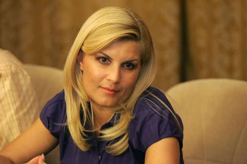 Elena Udrea are un nou iubit, mai tânăr! Se sărută în văzul tuturor fără probleme - Cum arată