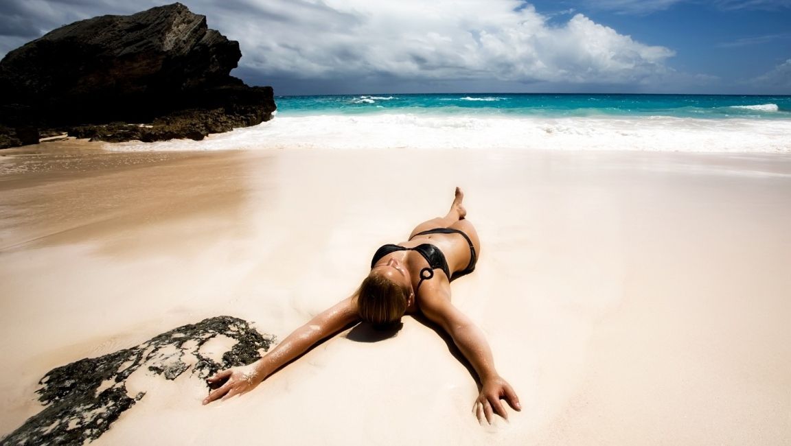 Card Cadou cu 2.000 de lei de la eMAG și 50% reducere la costume de baie și accesorii de vacanță