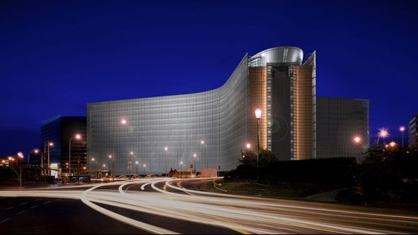 CE critică decizia Ungariei de a construi un zid la frontiera cu Serbia. Budapesta plusează