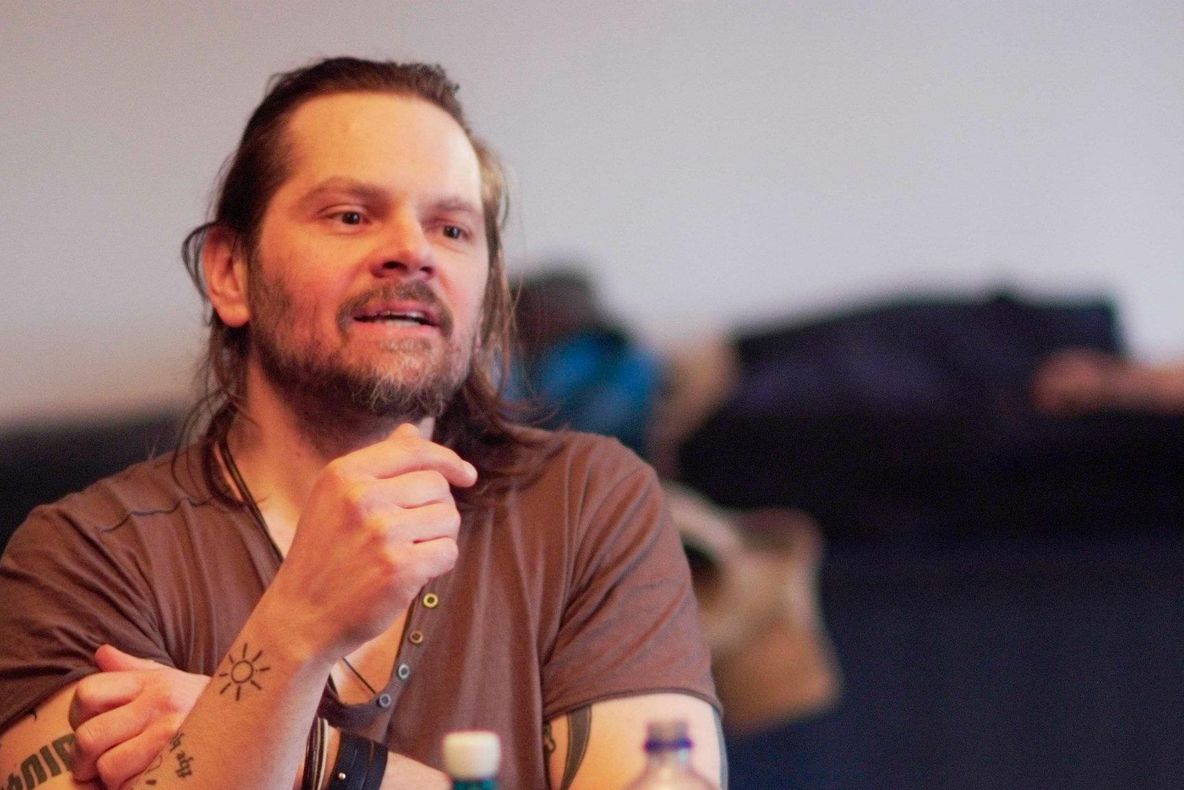  Florin Piersic jr revine la Teatrul Național cu FREAK SHOW. 13 personaje, un singur actor