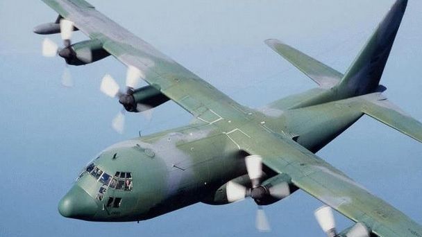 Avion militar, prăbuşit într-o zonă rezidenţială: cel puţin 30 de morţi 