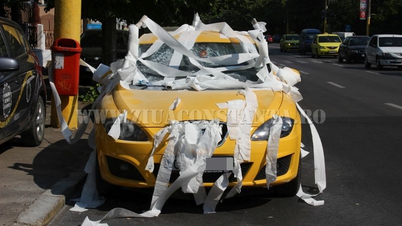 Cum şi-a găsit un timişorean maşina, parcată în faţa unui liceu. Nimeni nu ştie ce s-a întâmplat!