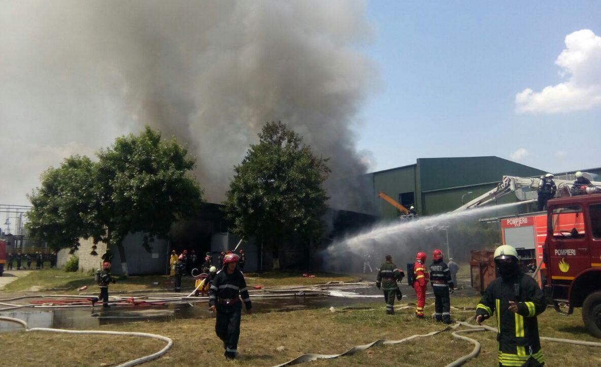 Incendiu puternic la ieşirea din Bucureşti