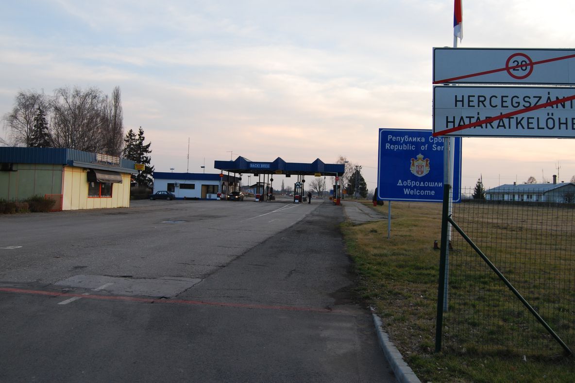 Ungaria va construi un gard de-a lungul frontierei cu Serbia pentru a opri imigrația ilegală