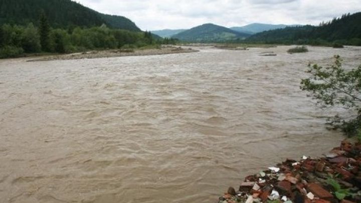 Cod portocaliu de inundații. Ce râuri sunt vizate 