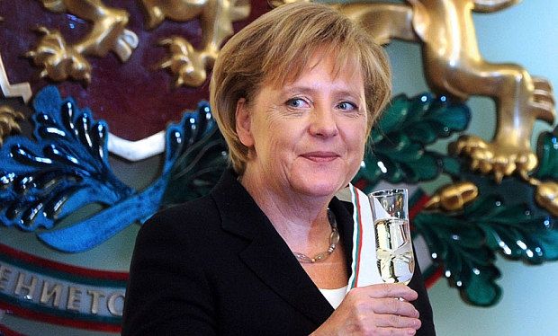 Secretarul general al NATO: Angela Merkel rezistă la băutură