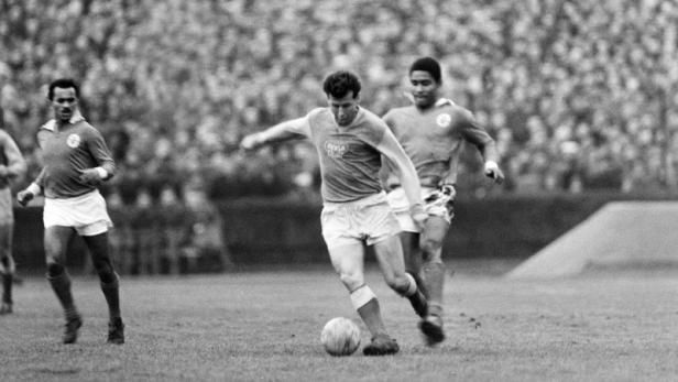 Doliu în fotbal! Un mare jucător a murit 