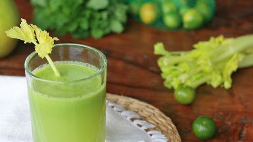 Reţetă: Limonadă de castraveţi cu mentă şi lime