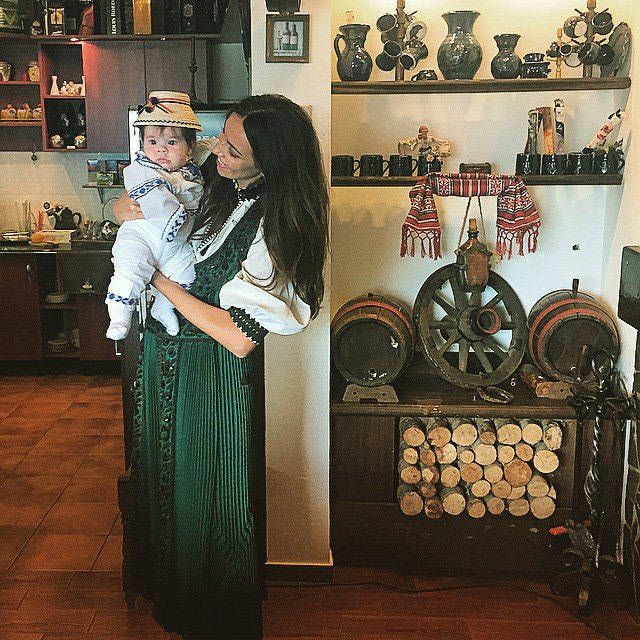 Mădălina Ghenea, la botez în România. Unde a petrecut vedeta, în secret