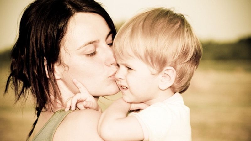 Viitoarele mame, puse în dificultate de Guvern. Indemnizațiile scad din nou