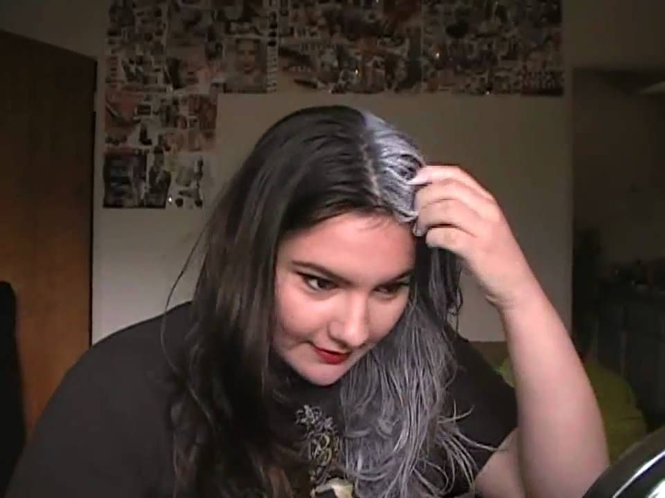 Părul în stil Cruella, noua tendință la modă