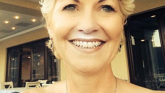 E ireal ce are o femeie într-o falcă, de doi ani de zile! Niciun medic n-a vrut să îi facă operaţie