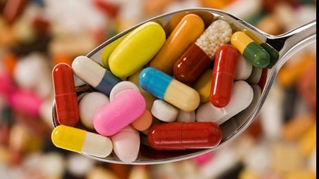 Propunere: Fără reclame la medicamente și farmacii. Pacienții nu ar trebui să se trateze după ureche