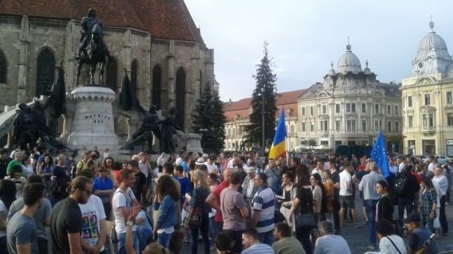 Proteste anti-Ponta, în Bucureşti şi la Cluj. Demisia premierului, cerută de mii de oameni!