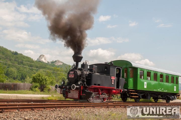 Locomotiva cu aburi "Crăiţa" a fost repornită la 120 de la primul său şuier. Pe unde trece mocăniţa 