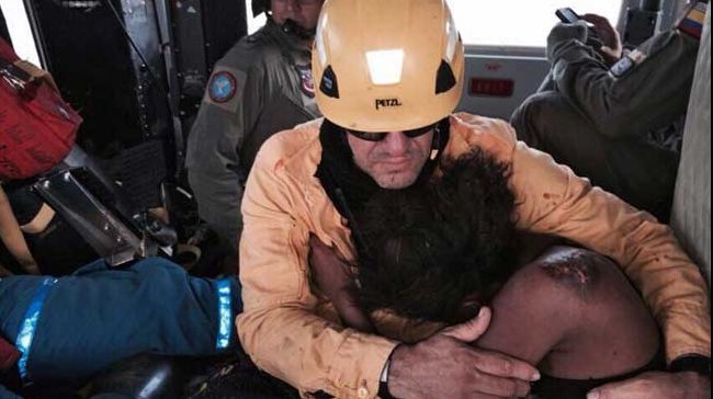 Supravieţuire miraculoasă: mamă adolescentă şi bebeluş, salvaţi la 5 zile de la prăbuşirea avionului