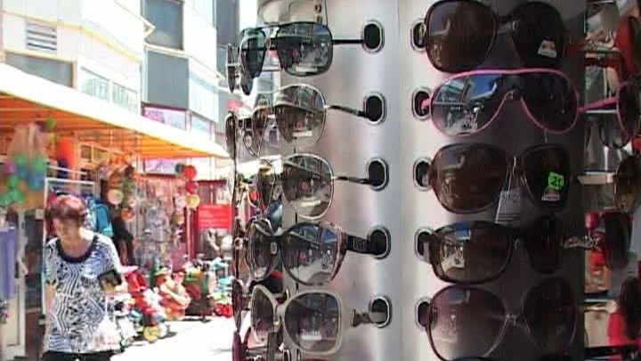 Atenţie la ochelarii de soare! Cât rău pot face şi cum trebuie aleşi ca să protejeze ochii