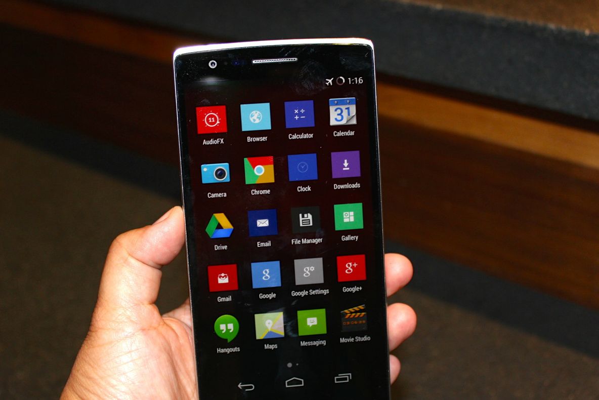 Premieră din China: nimeni nu ți-a mai prezentat un telefon așa!