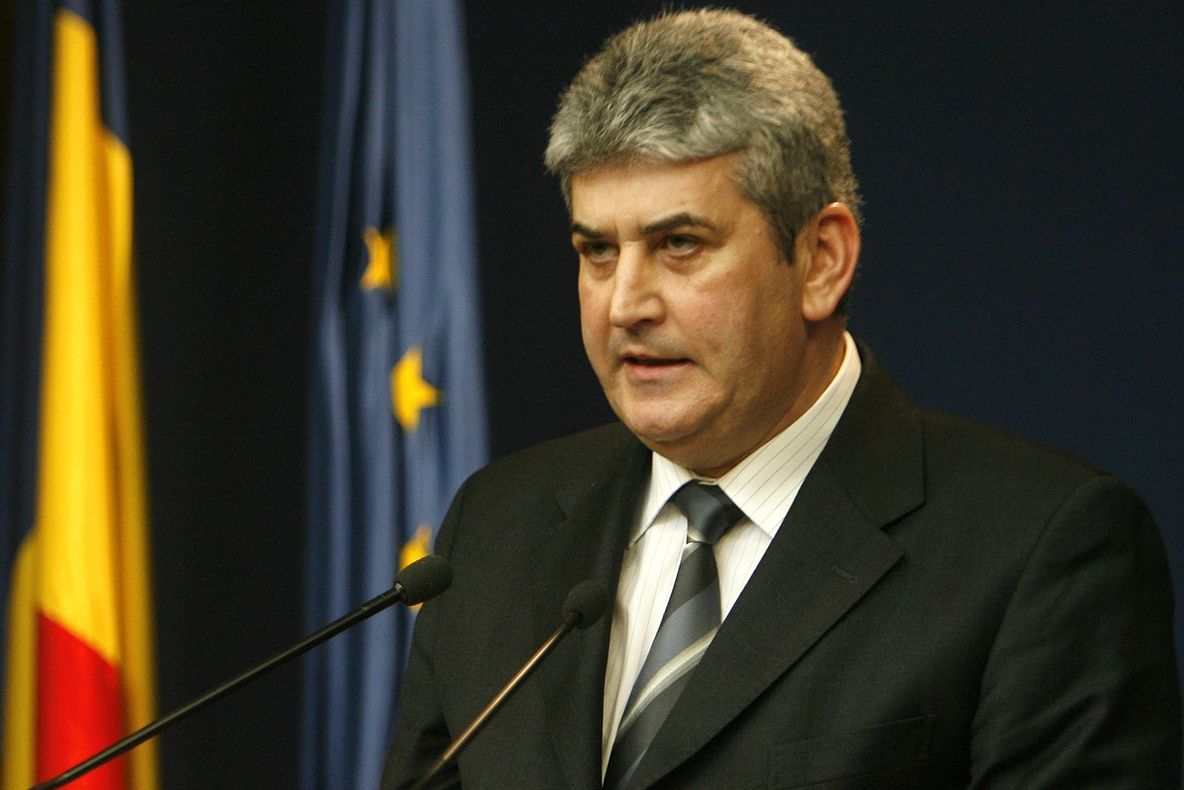 Gabriel Oprea a sărbătorit Ziua Drapelului în secuime, la Miercurea Ciuc