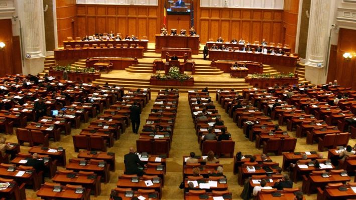 Deputații decid dacă se reduce numărul de parlamentari și dacă se revine la votul pe liste 