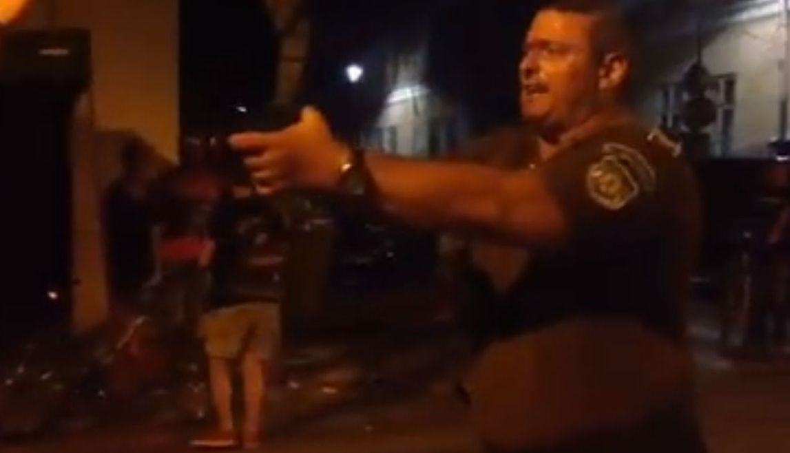 Poliția locală, acuzată de abuz după un conflict în București: "I-a pus pistolul la cap și a tras"