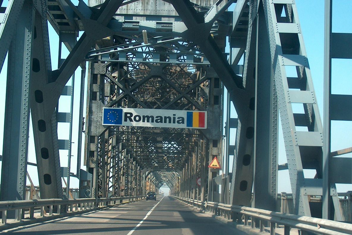 Restricţii extinse de circulaţie pe podul de la Giurgiu. CNADNR recomandă deplasarea cu bacul 