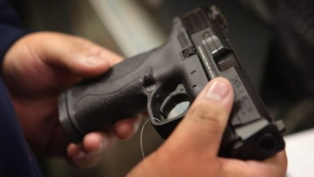 Poliţist din Dâmboviţa, în stare gravă la spital după ce s-a împuşcat în cap cu arma din dotare