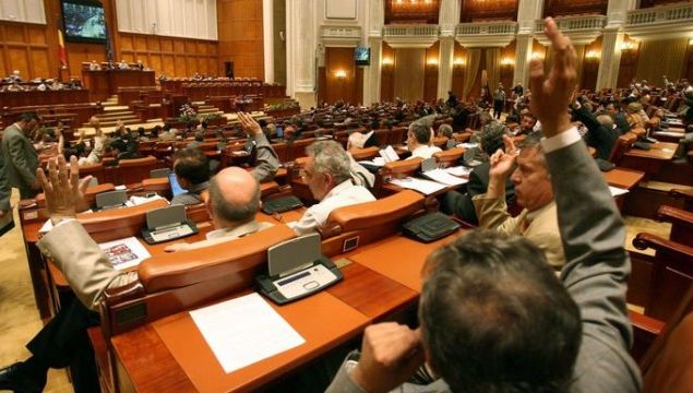 Cinci noi deputați anunță că vor vota moțiunea de cenzură a liberalilor  
