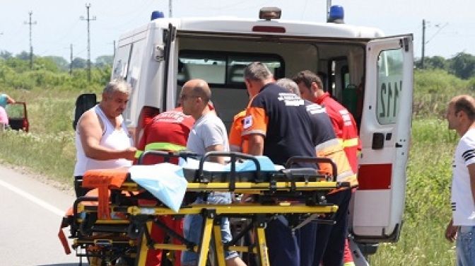 Şoferul unui microbuz s-a aplecat după telefon. Ce s-a întâmplat cu oamenii din maşină e groaznic