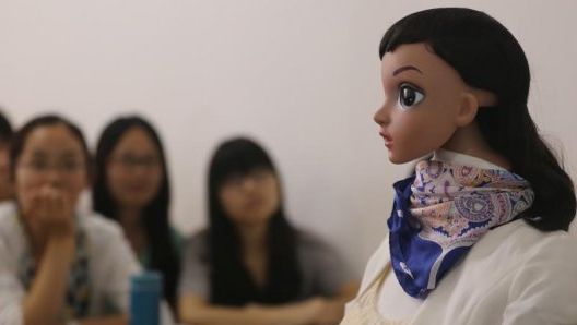 Un profesor-robot a ţinut primul curs la o universitate din China